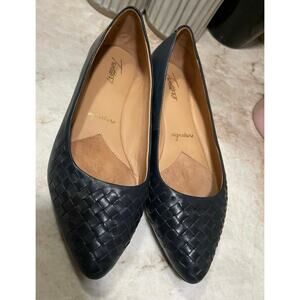 Trotters “Estee” Navy Blue leather flats Sz 9.5W EUC